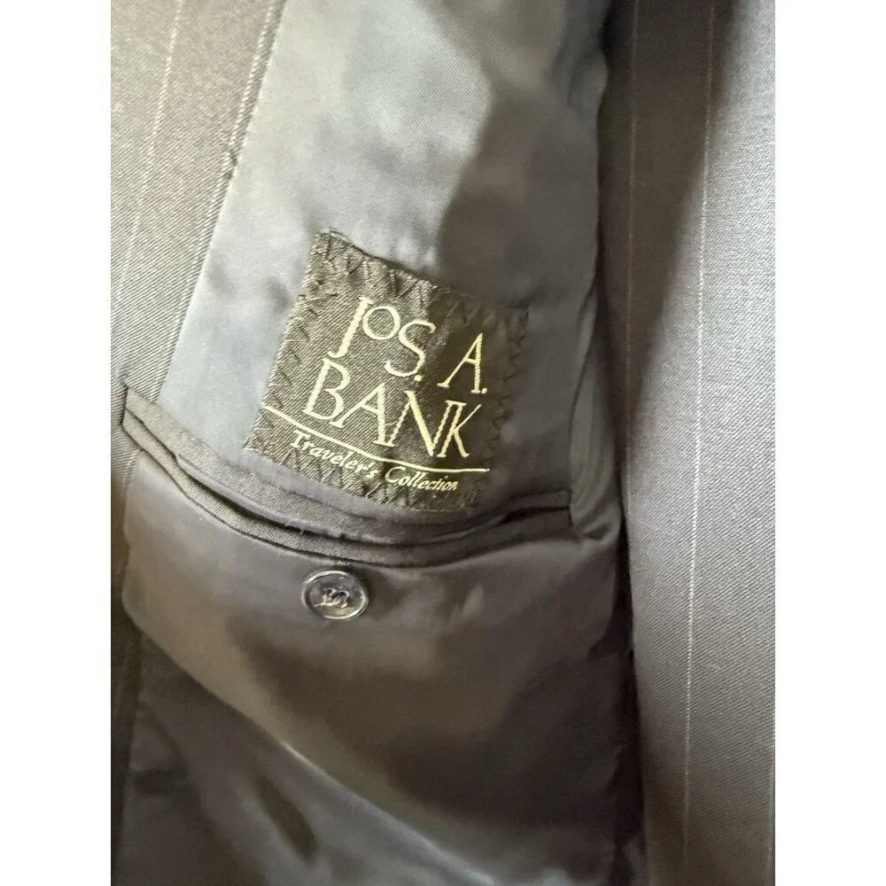 Jos A Bank Men’s Suit Navy Pinstripe Size 44R Travelers Edition 100 % Wool EUC